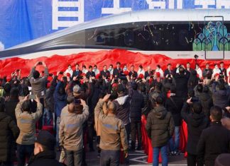 Çin'den saatte 644 kilometreye kadar hızlanabilen yeni uçan tren