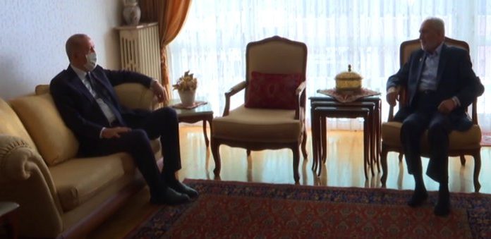 Cumhurbaşkanı Erdoğan Oğuzhan Asiltük’ü evinde ziyaret ederek bir süre başbaşa görüştü Cumhurbaşkanı Erdoğan Oğuzhan Asiltük'ü evinde ziyaret ederek bir süre başbaşa görüştü