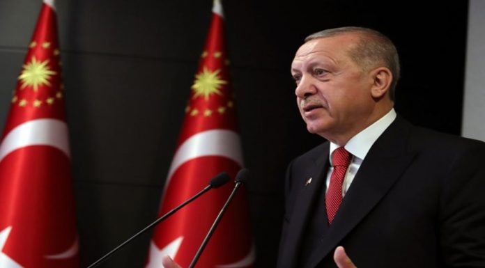 Cumhurbaşkanı Erdoğan’ın ‘vitrin mankeni’ sözlerine muhalefetten tepki Cumhurbaşkanı Erdoğan'ın 'vitrin mankeni' sözlerine muhalefetten tepki