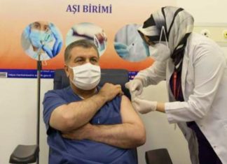 Bakan Koca canlı yayında aşı oldu aşılama programı yarın başlayacak
