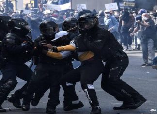 Fransa'da 'güvenlik yasası' karşıtları yine sokakta 75 kişiye gözaltı