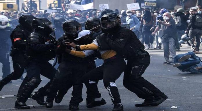 Fransa’da ‘güvenlik yasası’ karşıtları yine sokakta 75 kişiye gözaltı Fransa'da 'güvenlik yasası' karşıtları yine sokakta 75 kişiye gözaltı