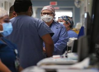 İngiltere'de Covid-19 salgını korkunç boyutta artmaya devam ediyor