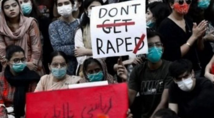 Pakistan mahkemesi bekaret testinin Anayasa’ya aykırı olduğuna karar verdi Pakistan mahkemesi bekaret testinin Anayasa'ya aykırı olduğuna karar verdi