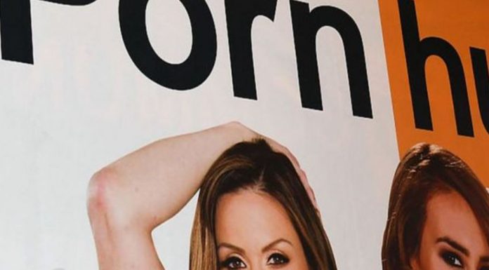 Seks işçileri Pornhub’a kredi kartı yasağını eleştiriyor Seks işçileri Pornhub'a kredi kartı yasağını eleştiriyor