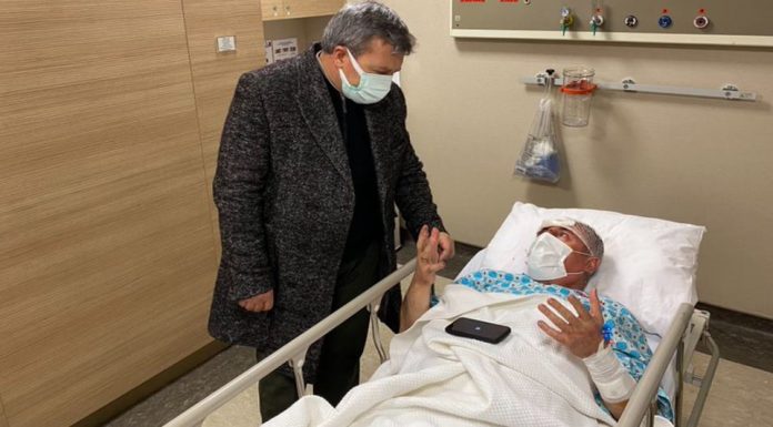 Gelecek Partisi Genel Başkan Yardımcısı Selçuk Özdağ’a silahlı ve sopalı saldırı düzenlendi Gelecek Partisi Genel Başkan Yardımcısı Selçuk Özdağ'a silahlı ve sopalı saldırı düzenlendi