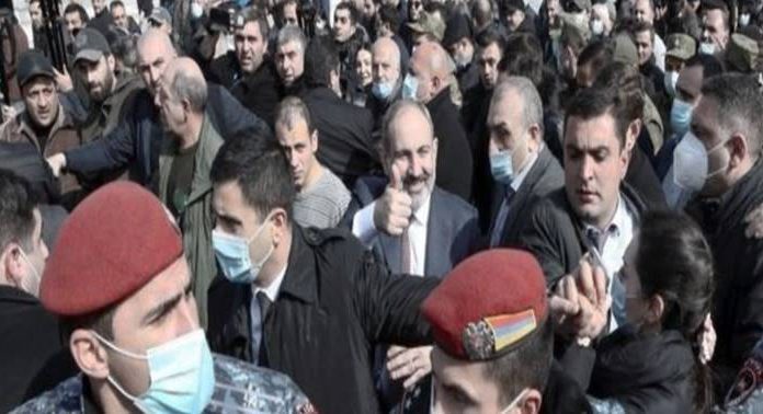 4 soruda Ermenistan’daki ‘darbe girişimi’: Siyasi kriz bu noktaya nasıl geldi? 4 soruda Ermenistan'daki 'darbe girişimi': Siyasi kriz bu noktaya nasıl geldi?