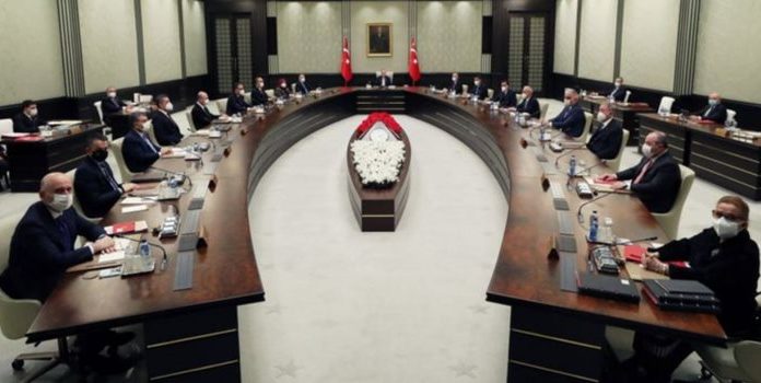 AKP’de Kongre öncesi kabine değişikliği beklentisi AKP'de Kongre öncesi kabine değişikliği beklentisi