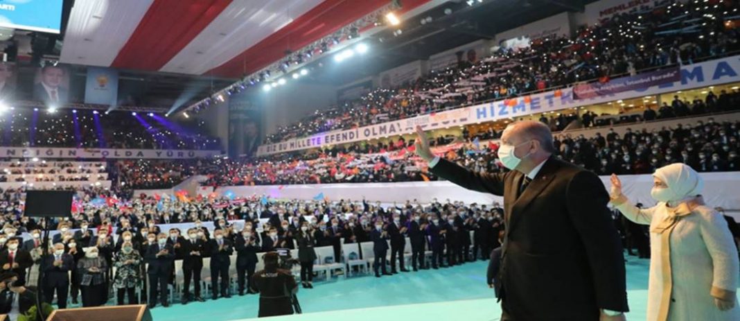 Lebalep AKP Kongresi'ne kalabalık katılım sosyal medyada tepki çekti