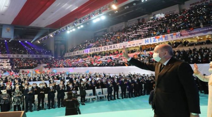 Lebalep AKP Kongresi’ne kalabalık katılım sosyal medyada tepki çekti Lebalep AKP Kongresi'ne kalabalık katılım sosyal medyada tepki çekti