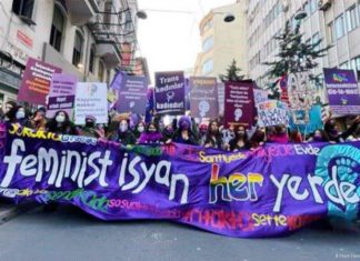 İstanbul’daki 8 Mart Gece Yürüyüşü: Yan yanayız feminist dayanışmamızla güçlüyüz İstanbul'daki 8 Mart Gece Yürüyüşü: "Yan yanayız, feminist dayanışmamızla güçlüyüz."