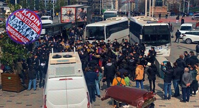 Kadınlar İstanbul Sözleşmesi’nden çekilme kararını protesto etti: Sezen Ünlü yaşıyor olacaktı Kadınlar İstanbul Sözleşmesi'nden çekilme kararını protesto etti: Sezen Ünlü yaşıyor olacaktı