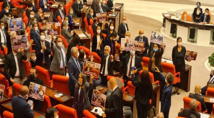 Bugüne kadar Türkiye’de kapatma davası açılan partiler Bugüne kadar Türkiye'de kapatma davası açılan partiler