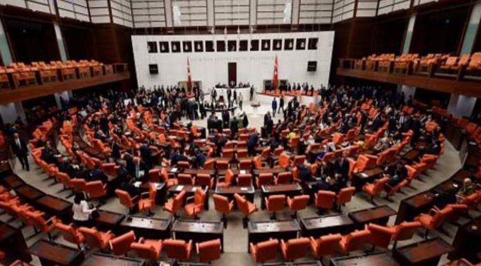Cinsel istismar suçlarında tutuklama için “somut delil” şartı yargı paketinde kaldı