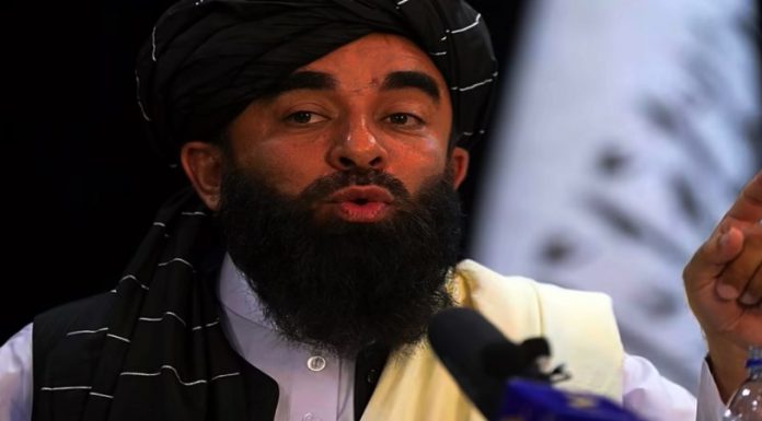 Taliban'ın ülkede kontorolü ele geçirmesinden sonra düzenlediği ilk basın toplantısında konuşan Sözcü Zabihullah Mücahid "20 yıllık mücadeleden sonra ülkemizi özgürleştirdik ve yabancıları kovduk. Bu, tüm ulus için gurur duyulacak bir an" dedi.