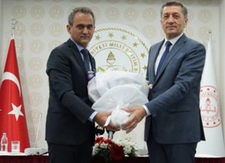 Milli Eğitim Bakanı olarak atanan Mahmut Özer kimdir? Resmi Gazete'de yayımlanan kararla Cumhurbaşkanı Recep Tayyip Erdoğan'ın Milli Eğitim Bakanlığı'ndan (MEB) istifa eden Ziya Selçuk yerine atadığı, eski bakan yardımcısı Mahmut Özer görevi devraldı.