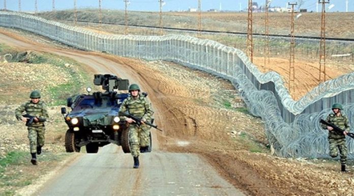 Suriye-Irak tezkeresi neden 2 yıl uzatıldı? Cumhurbaşkanlığı tezkeresi ile Türk Silahlı Kuvvetleri'nin (TSK), Suriye ve Irak'a asker gönderme yetkisi ilk kez 2 yıllık olmak üzere yedinci kez uzatıldı.