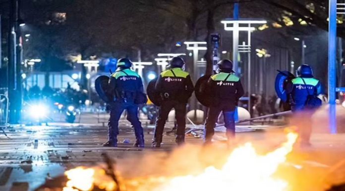 Hollanda’da Covid önlemleri protestosu çatışmaya dönüştü Hollanda'da Covid önlemleri protestosu çatışmaya dönüştü