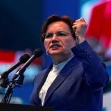 İYİ Parti Genel Başkanı Meral Akşener, Siirt gezisinde ziyaret ettiği bir esnafın, "Burası Kürdistan" sözleri üzerinden kendisine iktidar kanadından gelen eleştirilere yanıt verirken, "HDP'yi PKK ile birlikte konumlandırdığı" sözleri iki parti arasında polemiğe neden oldu.