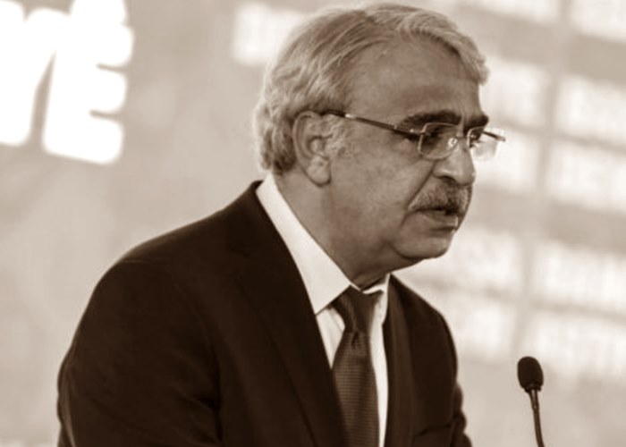 İYİ Parti Genel Başkanı Meral Akşener, Siirt gezisinde ziyaret ettiği bir esnafın, "Burası Kürdistan" sözleri üzerinden kendisine iktidar kanadından gelen eleştirilere yanıt verirken, "HDP'yi PKK ile birlikte konumlandırdığı" sözleri iki parti arasında polemiğe neden oldu.