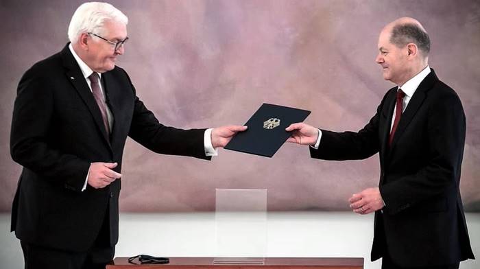 Almanya'nın yeni başbakanı Olaf Scholz Merkel dönemi son buldu