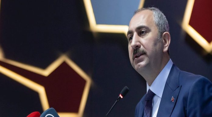 Adalet Bakanı Abdülhamit Gül görevinden istifa etti yerine Bekir Bozdağ atandı Adalet Bakanı Abdülhamit Gül görevinden istifa etti yerine Bekir Bozdağ atandı
