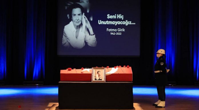 Fatma Girik için Cemal Reşit Rey Konser Salonu’nda tören düzenlendi Fatma Girik için Cemal Reşit Rey Konser Salonu'nda tören düzenlendi