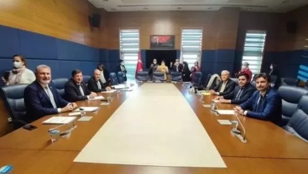 Davutoğlu, Akşener ve Kılıçdaroğlu’na 'yeni ittifak' oluşturulmasını önerdi