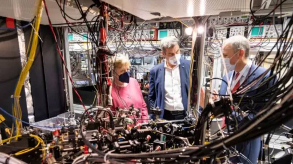 Kuantum: Gizli ve şifreli belgelerin aniden, kolayca açılabildiği bir dünya düşünün