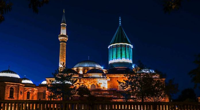 Mevlana Müzesi: Konya Mevlana Müzesi 2021 yılında ziyaretçi rekoru kırdı