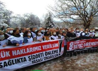 İş bırakma eylemindeki sağlıkçılar: Taleplerimiz karşılanmazsa daha uzun süreli grevler yapılacak