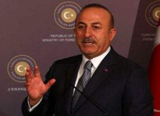 Çavuşoğlu'ndan Yunanistan'a tepki: Göçmenler siyasi sorun değil