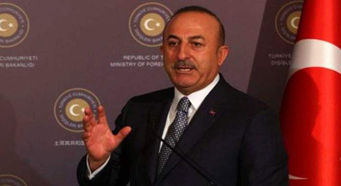 Çavuşoğlu'ndan Yunanistan'a tepki: Göçmenler siyasi sorun değil
