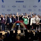 CHP lideri Kılıçdaroğlu Diyarbakır'da davullu, zurnalı, halaylarla karşılandı