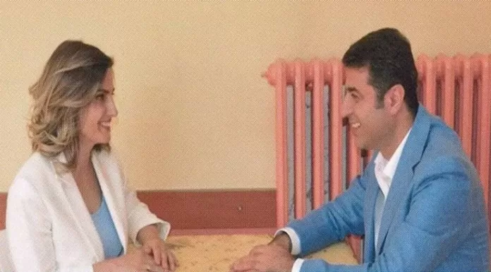 Demirtaş: “Ben mümkünse PKK’nin Türkiye’ye karşı silahları tümden susturmasını, bırakmasını isterim” Demirtaş: “Ben mümkünse PKK’nin Türkiye’ye karşı silahları tümden susturmasını, bırakmasını isterim”