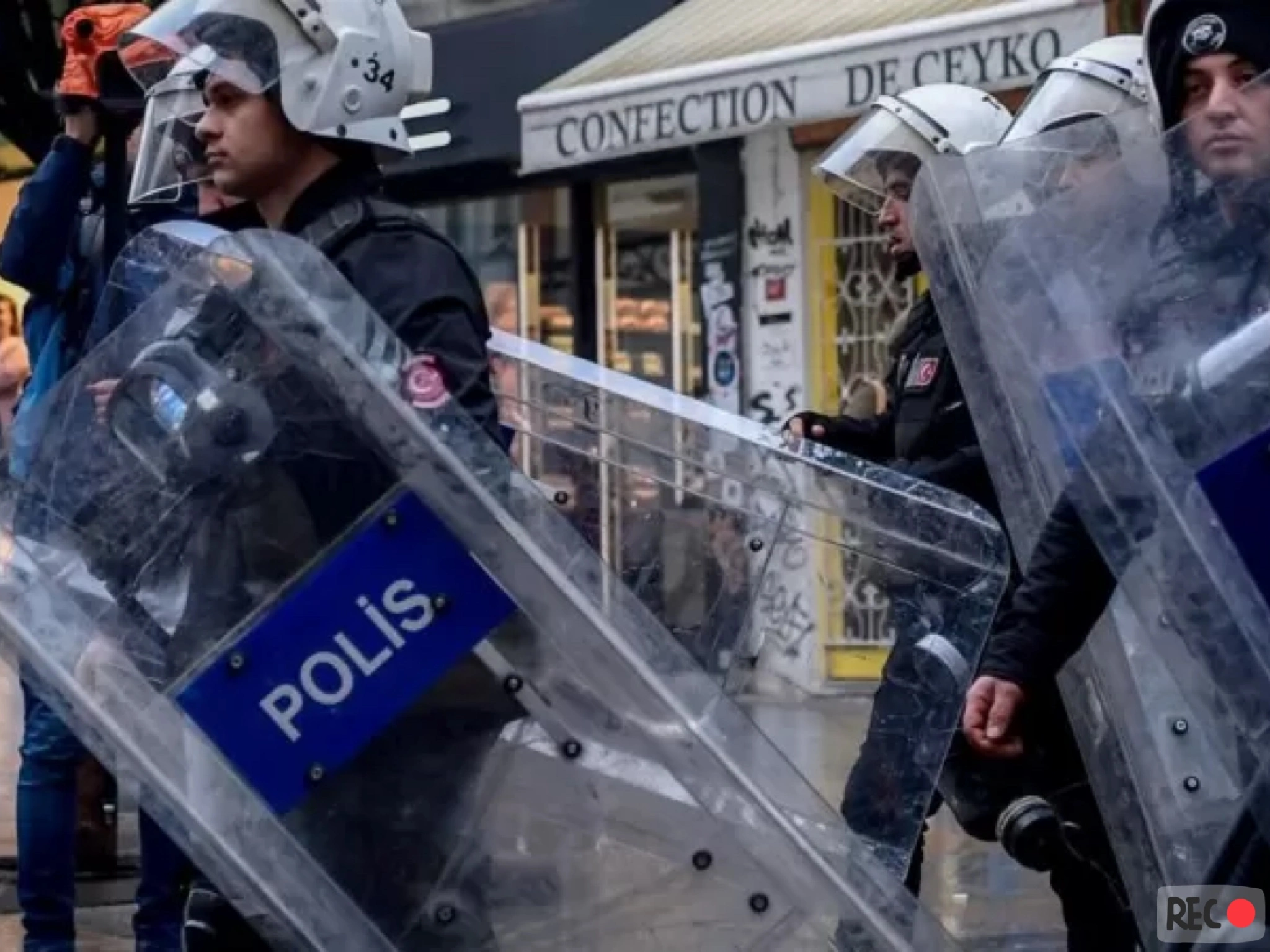 2022'nin ilk 3 ayında 13 polis intihar etti: polis intiharları neden yeniden gündemde, İçişleri Bakanı Soylu ne dedi? 2022'nin ilk 3 ayında 13 polis intihar etti: polis intiharları neden yeniden gündemde, İçişleri Bakanı Soylu ne dedi?