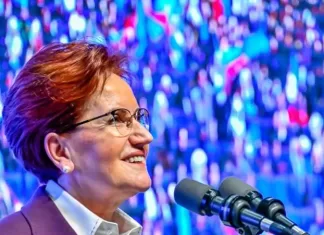 İYİ Parti lideri Akşener Diyarbakır'da konuştu: Türk, Kürt, sağcı, solcu yok; AK Partili olanlar ve diğerleri var