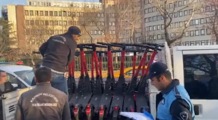 Kadıköy Belediyesi: Uygunsuz park eden ve yaya geçişini kapatan scooter araçları kaldırıyoruz