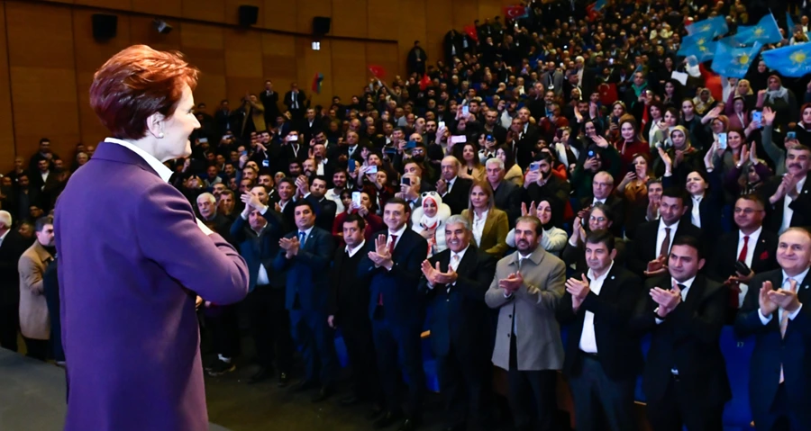 İYİ Parti lideri Akşener Diyarbakır'da konuştu: Türk, Kürt, sağcı, solcu yok; AK Partili olanlar ve diğerleri var
