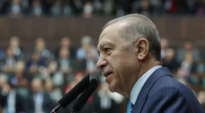 Erdoğan’dan adaylık yanıtı: “2018 seçimlerinde kronometre sıfırlandı” Erdoğan'dan adaylık tartışmasına yanıt: "2018 seçimlerinde kronometre sıfırlandı"
