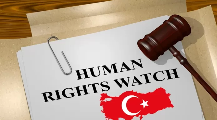 HRW: Türkiye'de hükümet seçimler öncesinde çevrimiçi sansürü artırıyor; muhalifleri acımasızca cezalandırıyor