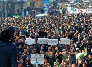 Suriye'nin İdlib ve Halep vilayetlerine bağlı köy ve kasabalarda Ankara ile Şam arasındaki yakınlaşma süreci protesto edildi