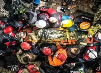 Depremde hayatını kaybeden kızının akıllı saatinden mesaj göndererek kurtuldu