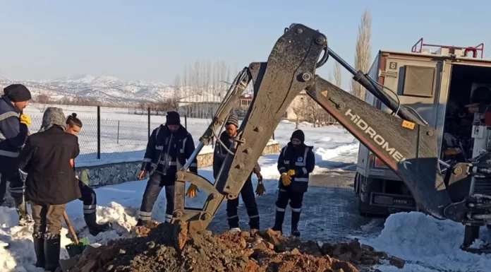 Deprem bölgesi için ‘yer altı suyu’ uyarısı: Kötü koku olursa sakın tüketmeyin Deprem bölgesi için 'yer altı suyu' uyarısı: Kötü koku olursa sakın tüketmeyin