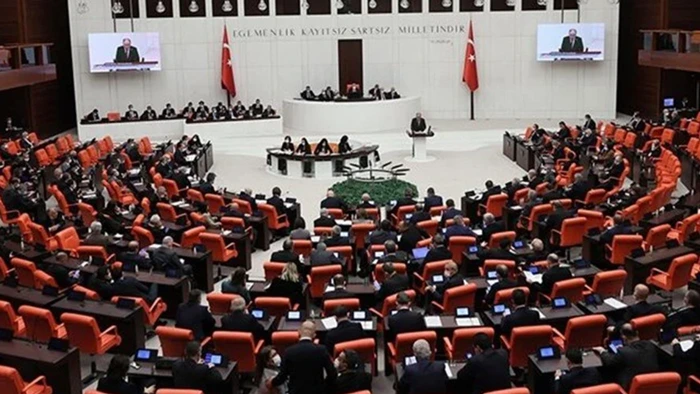 OHAL tezkeresi Meclis'te kabul edildi: Deprem bölgesinde 3 ay OHAL uygulanacak