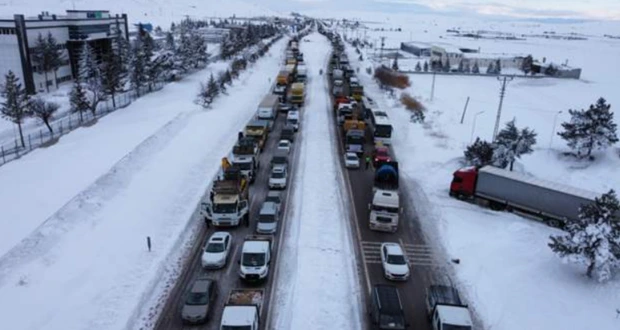 AFAD'a göre : Deprem bölgelerine ulaşım yollarında son durum...