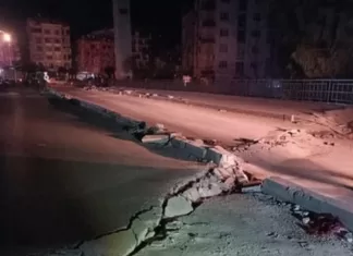 Hatay Büyükşehir Belediye Başkanı Savaş: Enkaz altında kalanlar var
