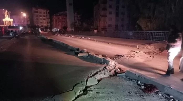 Hatay Büyükşehir Belediye Başkanı Savaş: Enkaz altında kalanlar var